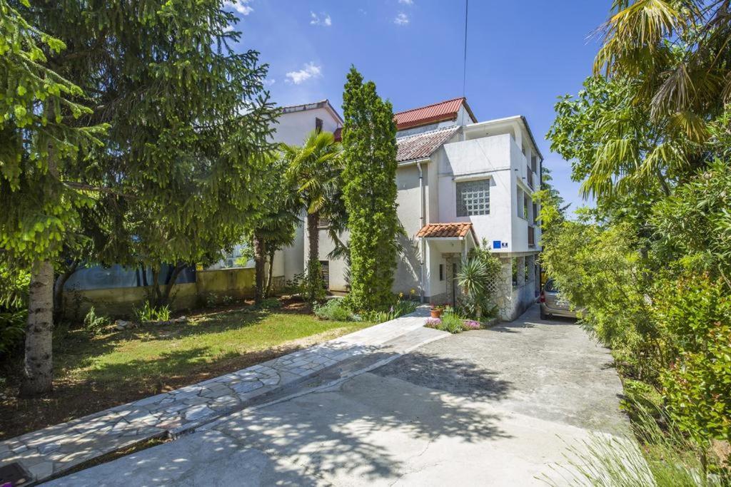 Apartman Laurus Malinska Luaran gambar